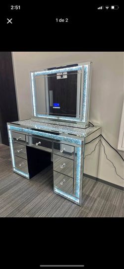 Cute new vanity in box with Bluetooth