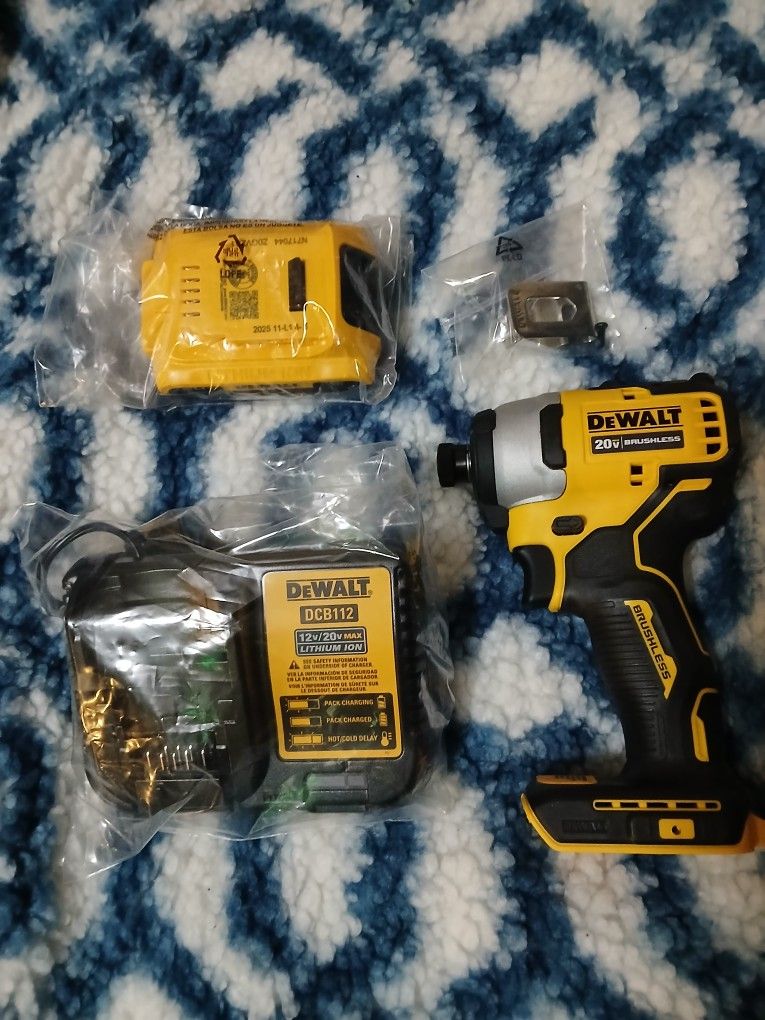 Dewault Atomic 20Vault Drill Set