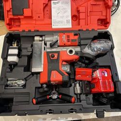 Milwaukee M18 Fuel 1-1/2" Lineman Magnetic Drill