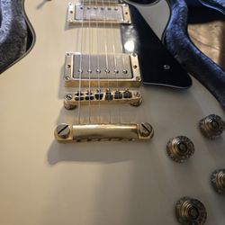 Epiphone Les Paul custom electric guitar six string white with binding double humbucker by Gibson