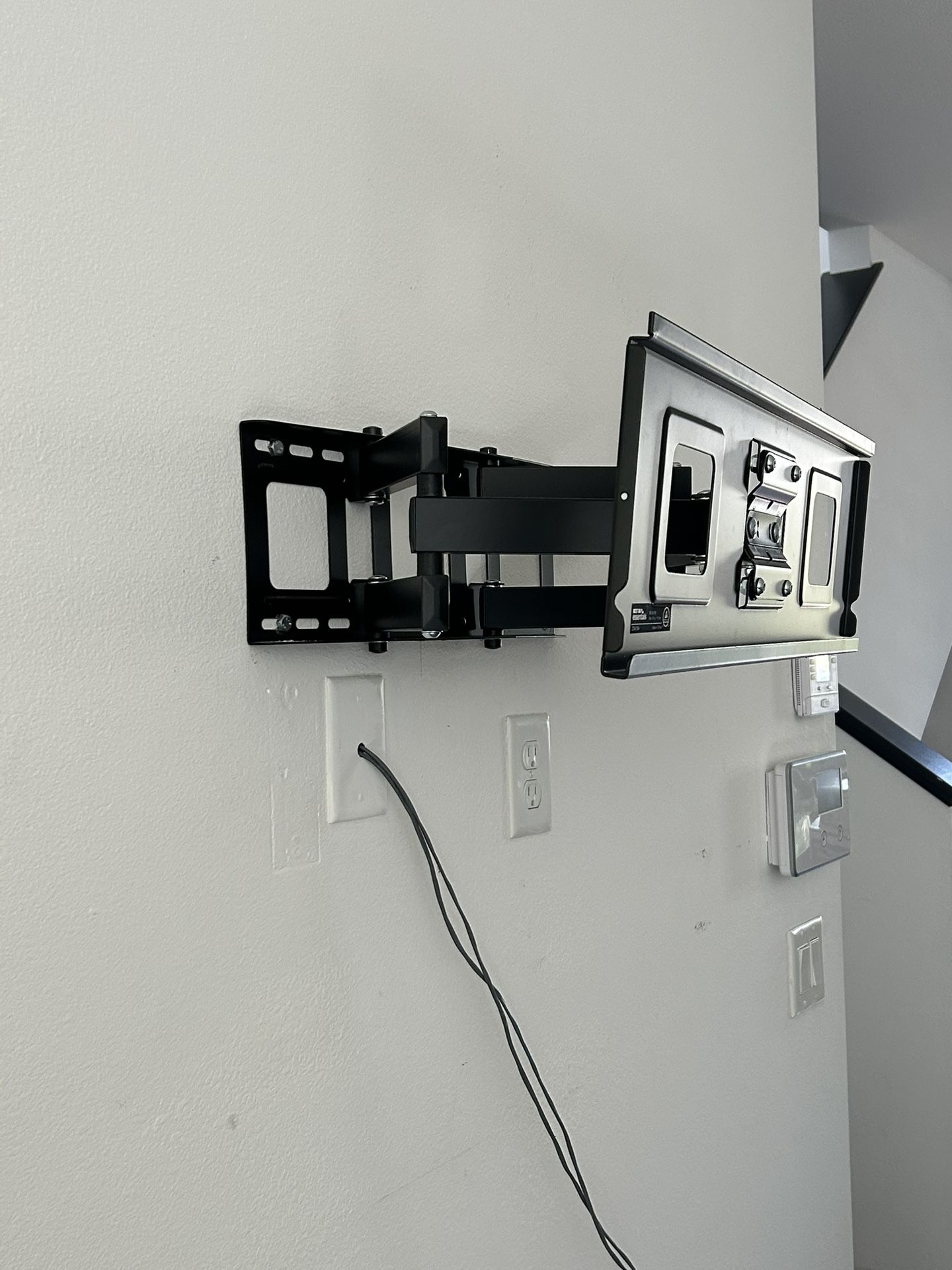 Heavy Duty Full Motion TV Wall Mount Up To 85 Inches 135 Lbs