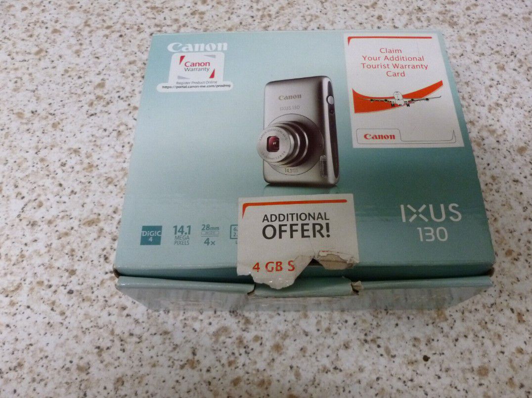 Canon IXUS 130 14.1 MP Digital Camera + 32 GB Memory Card 