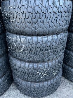 Vendo 305/55/R20 las 4 llantas bfgoodricg las 4 por $210