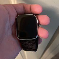 Apple Watch Serie 5 Aluminum And Ceramic Case, Light Use