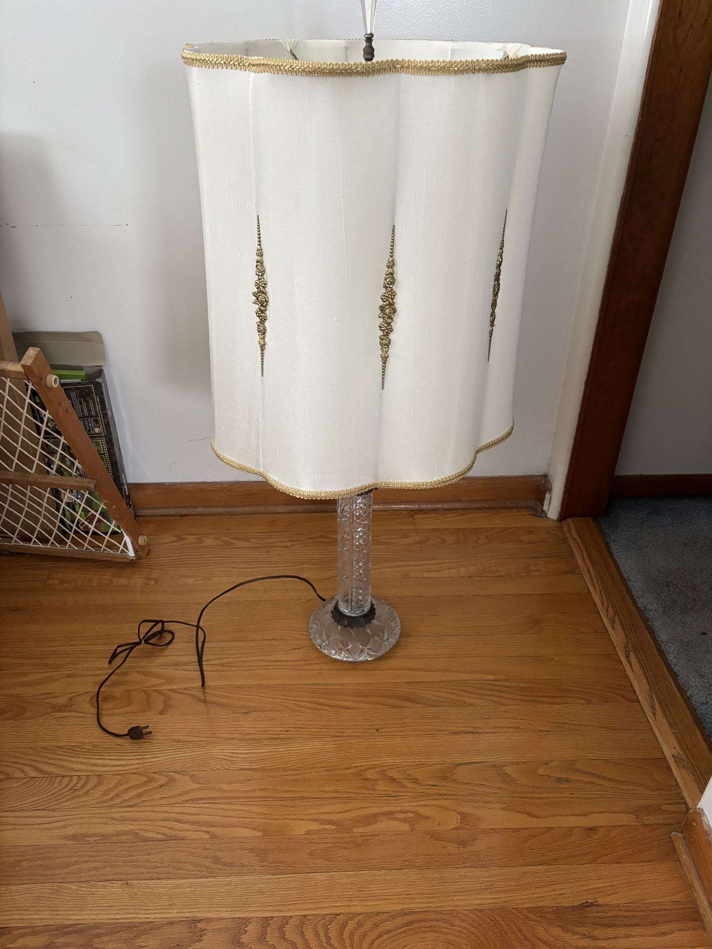 Vintage cut glass table Lamp