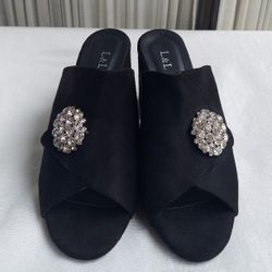 L&L BLACK SUEDE SLIP ON FROM ITALY 🇮🇹 ( EUR SIZE 38 USA SIZE 7 )