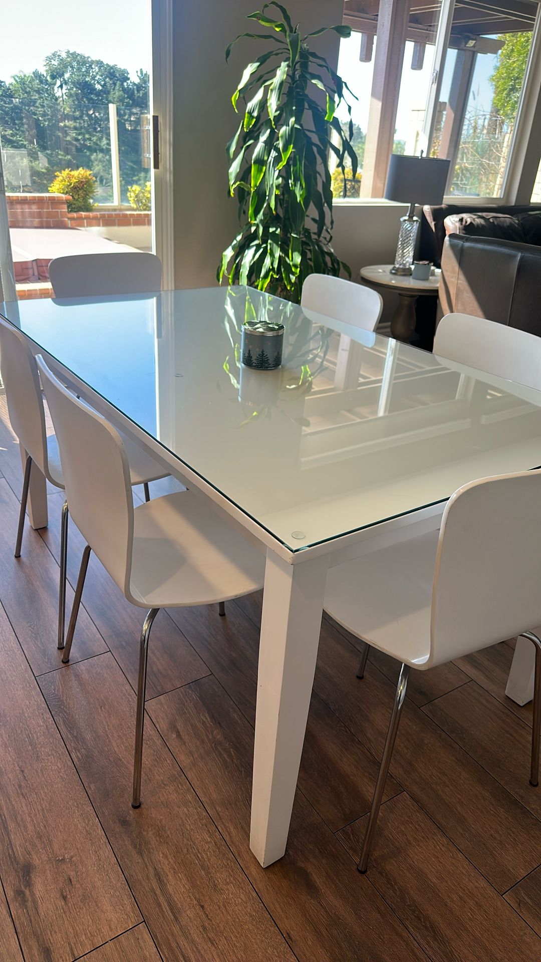 White Table With Glass Top And 6 Chairs