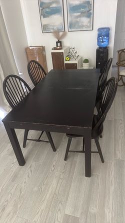 Dinning table with 4 chair