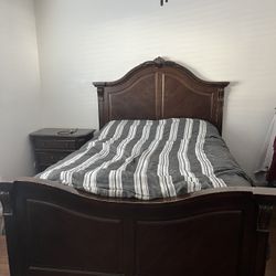 Queen size Bedroom Set NEED GONE