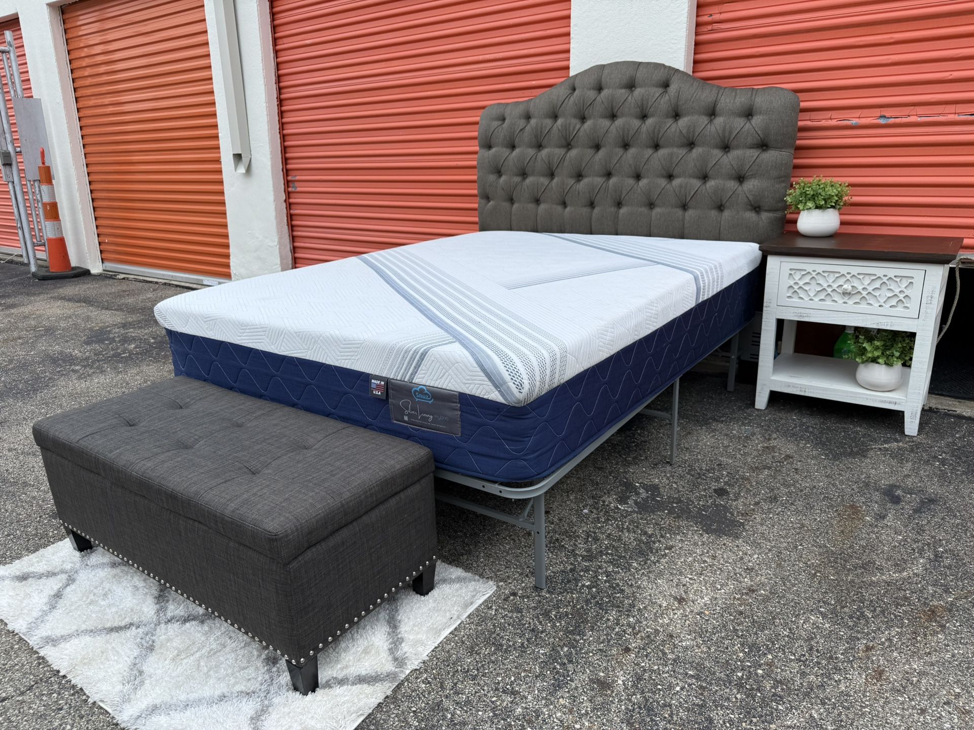 Queen Size Bedroom Set Including Bed Frame, Headboard, Mattress, End Table And Storage Bench