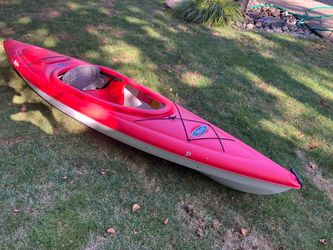 10’ Kayak and Paddle