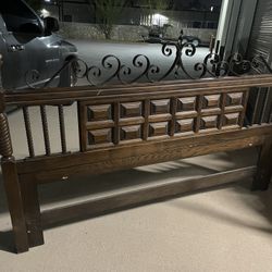 🌹☘️BEAUTIFUL VINTAGE KING  SIZE BEDROOM SET: BED HEADBOARD AND METAL RAIL FRAME  , DRESSER, 2 NIGHTSTANDS-SOLID WOOD☘️🌹