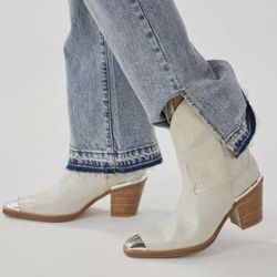 NEW Urban Outfitters Women June Western Boot Cream 7 $119 Croc-Embossed Leather