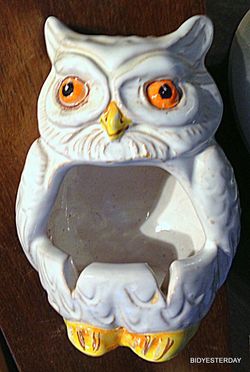 Made in italy white mid century art pottery owl figurine ashtray FLAWLESS !