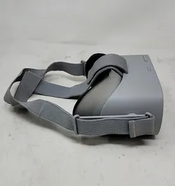 Gray VR headset(meta  with adjustable straps.