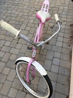 Schwinn pink beach cruiser
