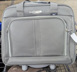 High quality Delsey wheeled travel bag like new in shoreline area