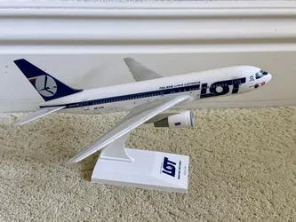 Sky Mark LOT Polish Airlines Boeing 787-200 1:200 model
