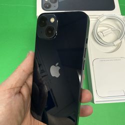 iPhone 13 black and white color unlocked 128gb ( Liberado )