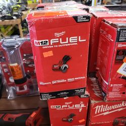 Milwaukee M12 Cut Off Tool