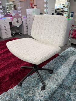 ACCENT CHAIR