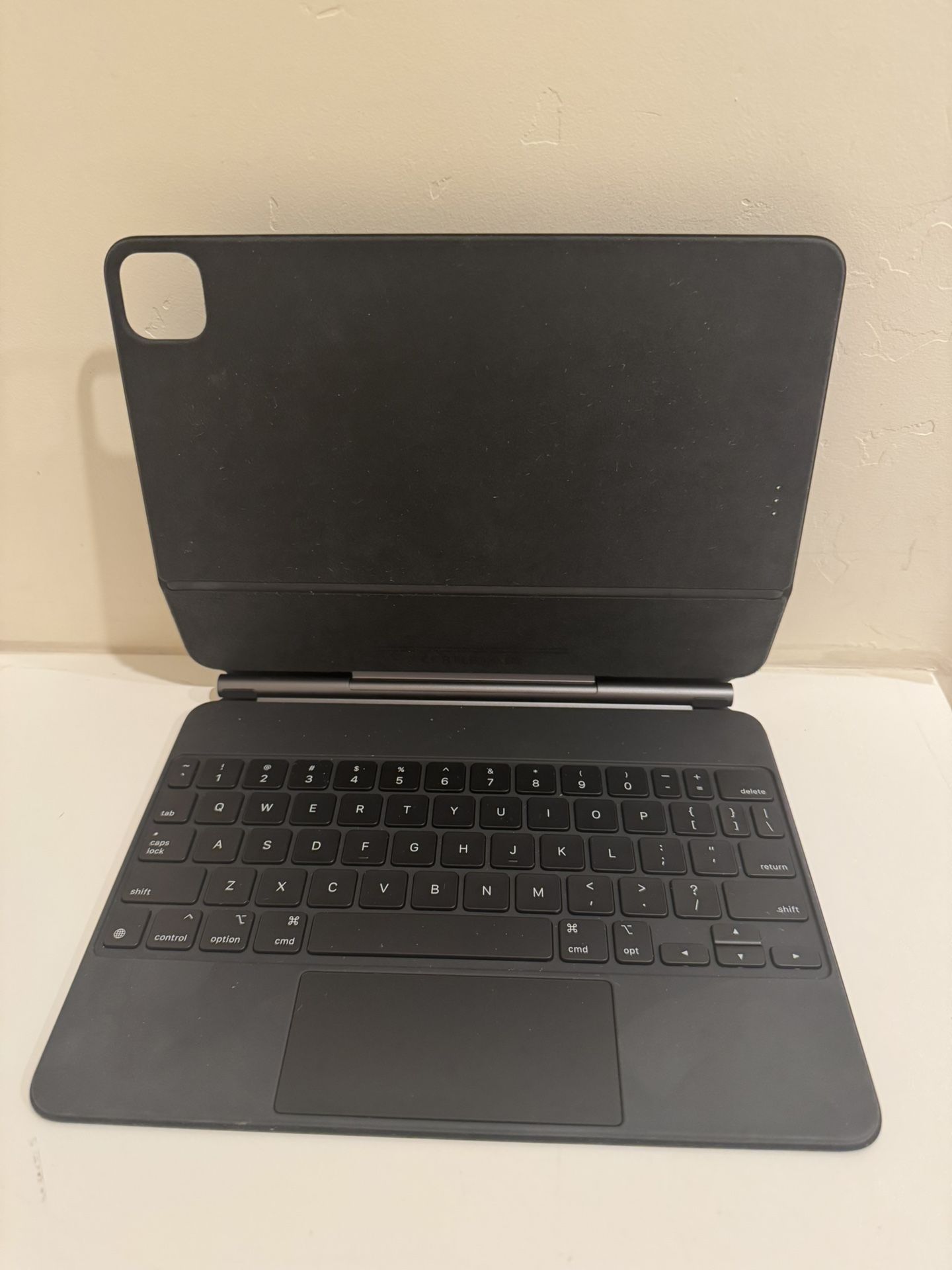 Apple Magic Keyboard for iPad Pro 12.9-inch (Black) – Excellent Condition