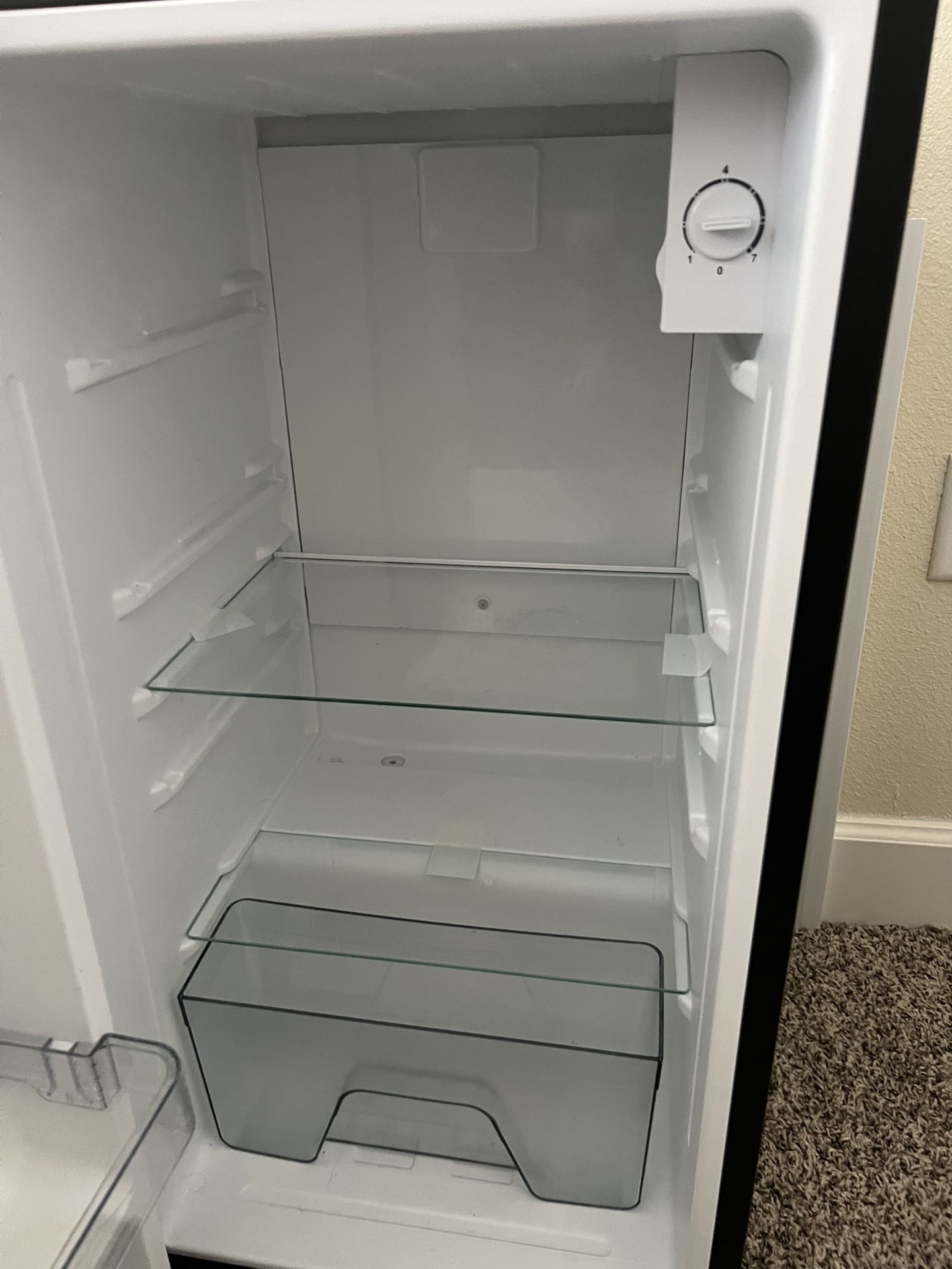 Mini fridge