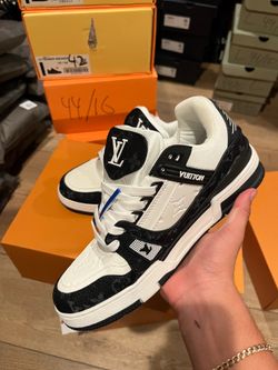 £V Shoes
