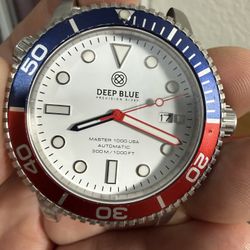 This is a Deep Blue Master 1000 USA Automatic Diver watch.  
