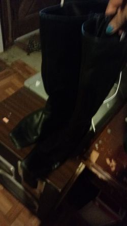 Nice ladies dress boots Size 7w