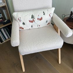ModernLuxe Upholstered Armchair with Solid Wood Frame and Bouclé Fabric
