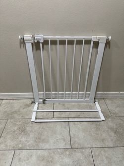 Adjustable Pet Gate / Safety Gate - Fits Openings 29” - 38”