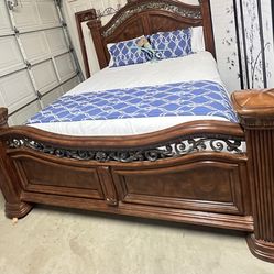 Cal-King bed. includes a brand new14 inch thick mattress. Hablo Español y entrego