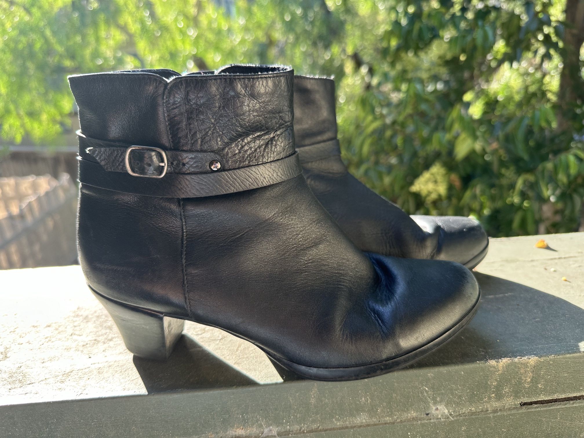 Munro Ankle Bootie Black Leather Buckle Strap Zip 2” Heel Women’s Size 8