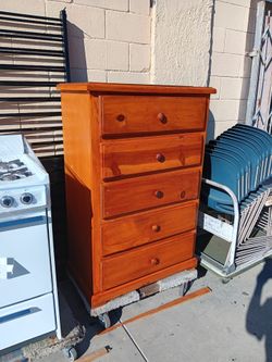 Pine 5-drawer chest dresser