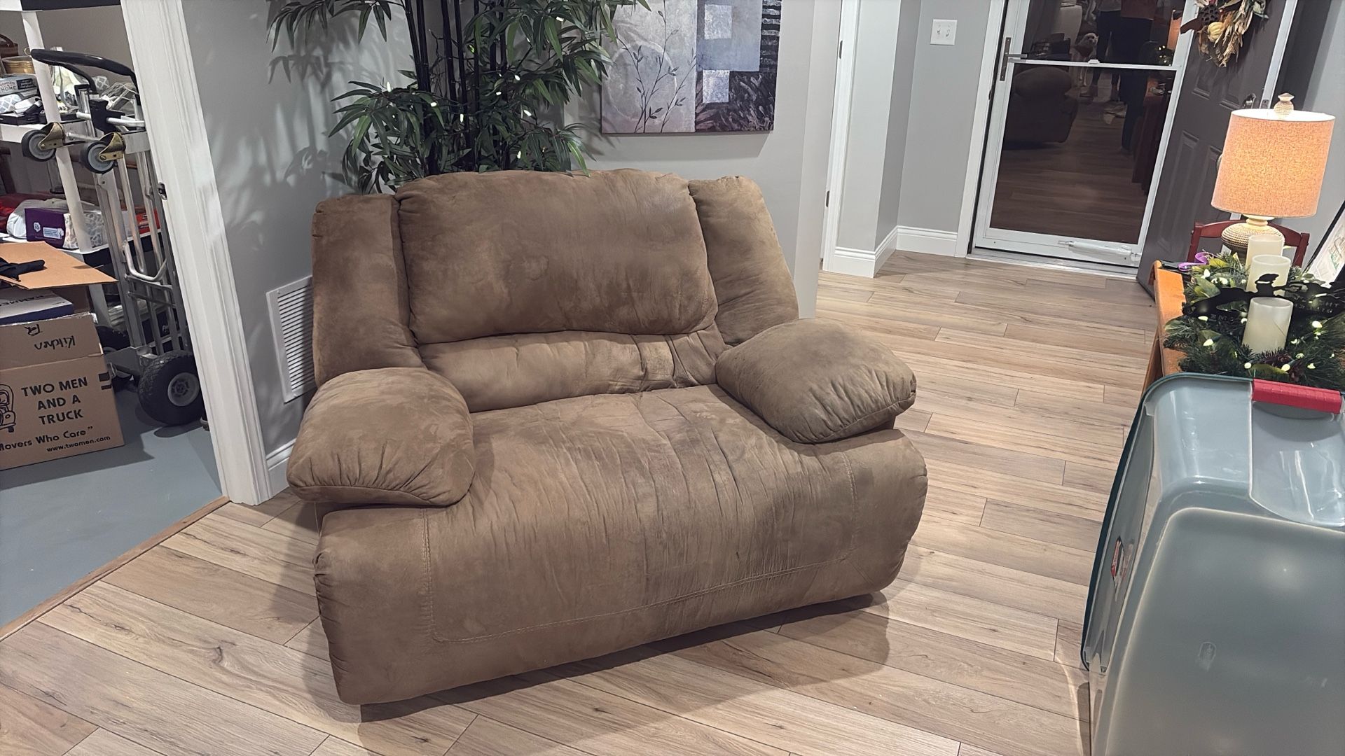 2 Oversized Recliners