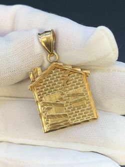 1 1/2" gold house pendant #33854