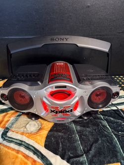 Sony CD/Radio Cassette-Corder CFD-G700CP.