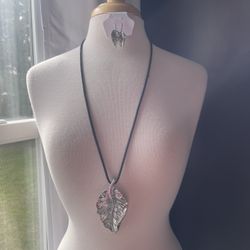 Leaf 🍂 Necklace & Earring Set