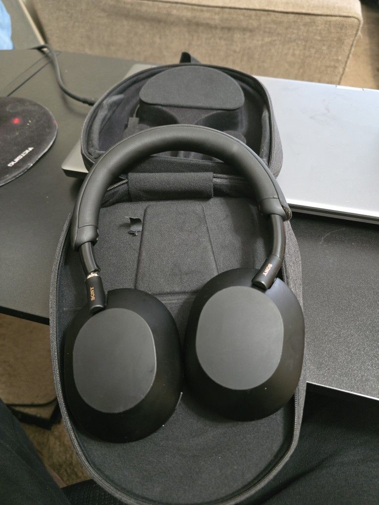 Sony WH1000XM5 Headphones