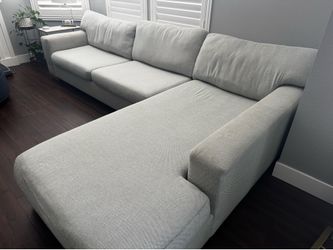 Sectional Couch with large chaise