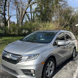 2019 Honda Odyssey EX-L with Navigation and Rear Entertainment System (RES)