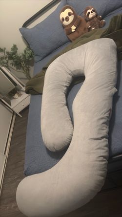 Pregnancy pillow w/ removable washable cover