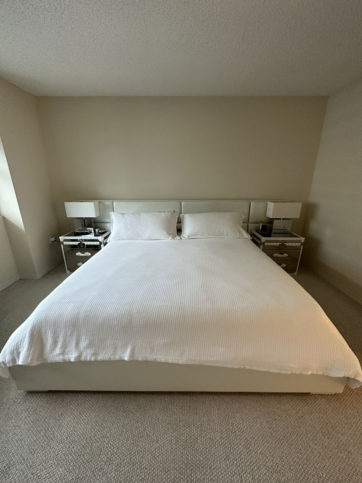 Modani William Bed White - King