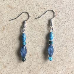 🦋 Pretty, lightweight, turquoise and blue speckled beaded earrings