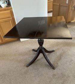 Expandable Vintage Antique Table