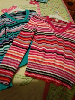 2 sweaters lrge