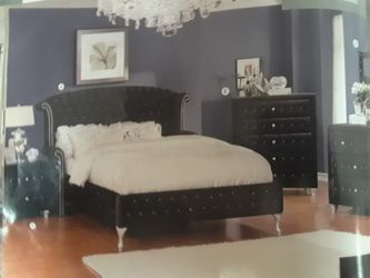 NEW 4pc Eastern king bedroom set