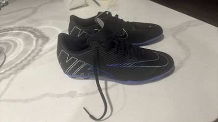 Boys Nike  cleats size 5