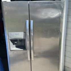 Frigidaire Refrigerator 